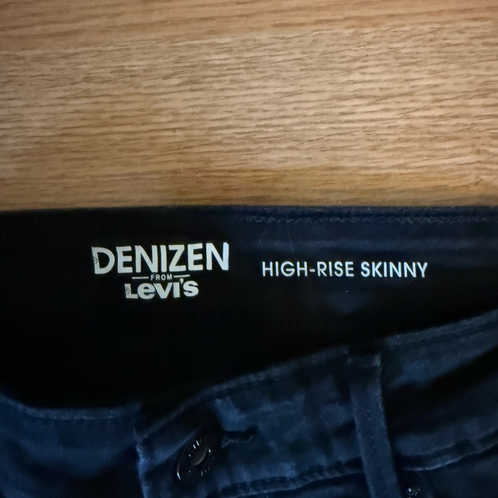 Denizen Levi's Women's Black Skinny Jeans - Picture 3 of 7
